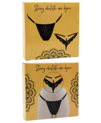 String noir en dentelle avec bijou cœur doré 